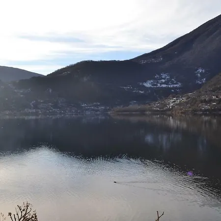 Sul Lago Di Scanno Villalago