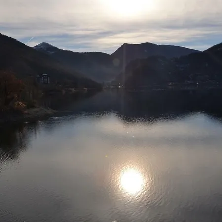 Sul Lago Di Scanno Villalago