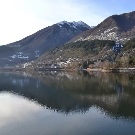 Sul Lago Di Scanno Villalago