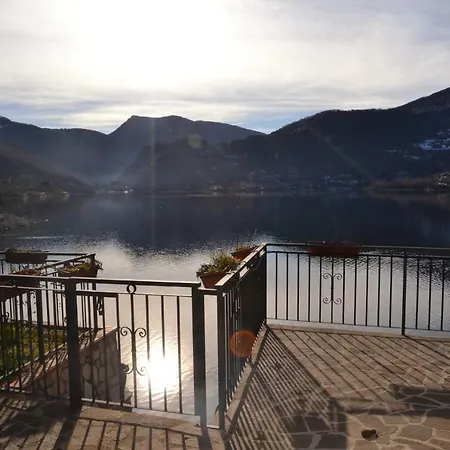 فيلة Sul Lago Di Scanno