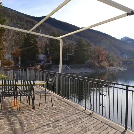 Sul Lago Di Scanno فيلة Villalago